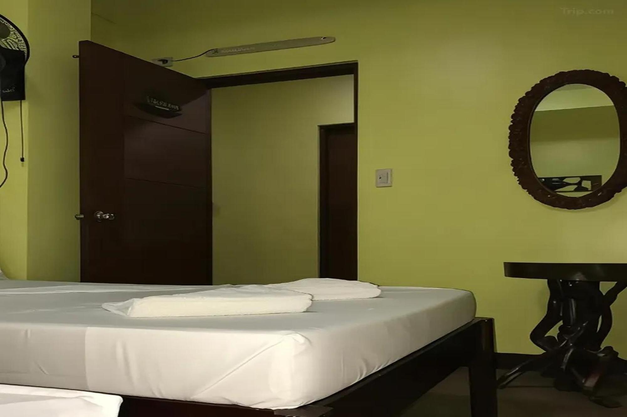 Luis Bay Travellers Lodge Coron Exteriör bild