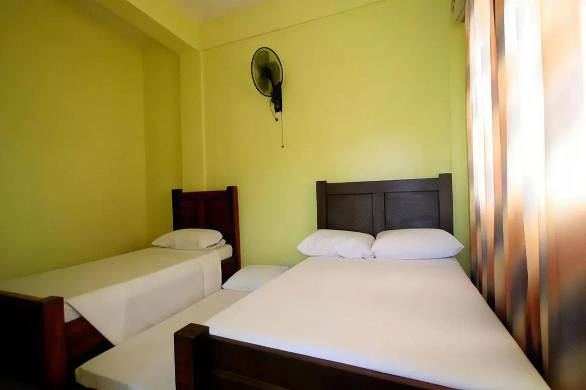 Luis Bay Travellers Lodge Coron Exteriör bild