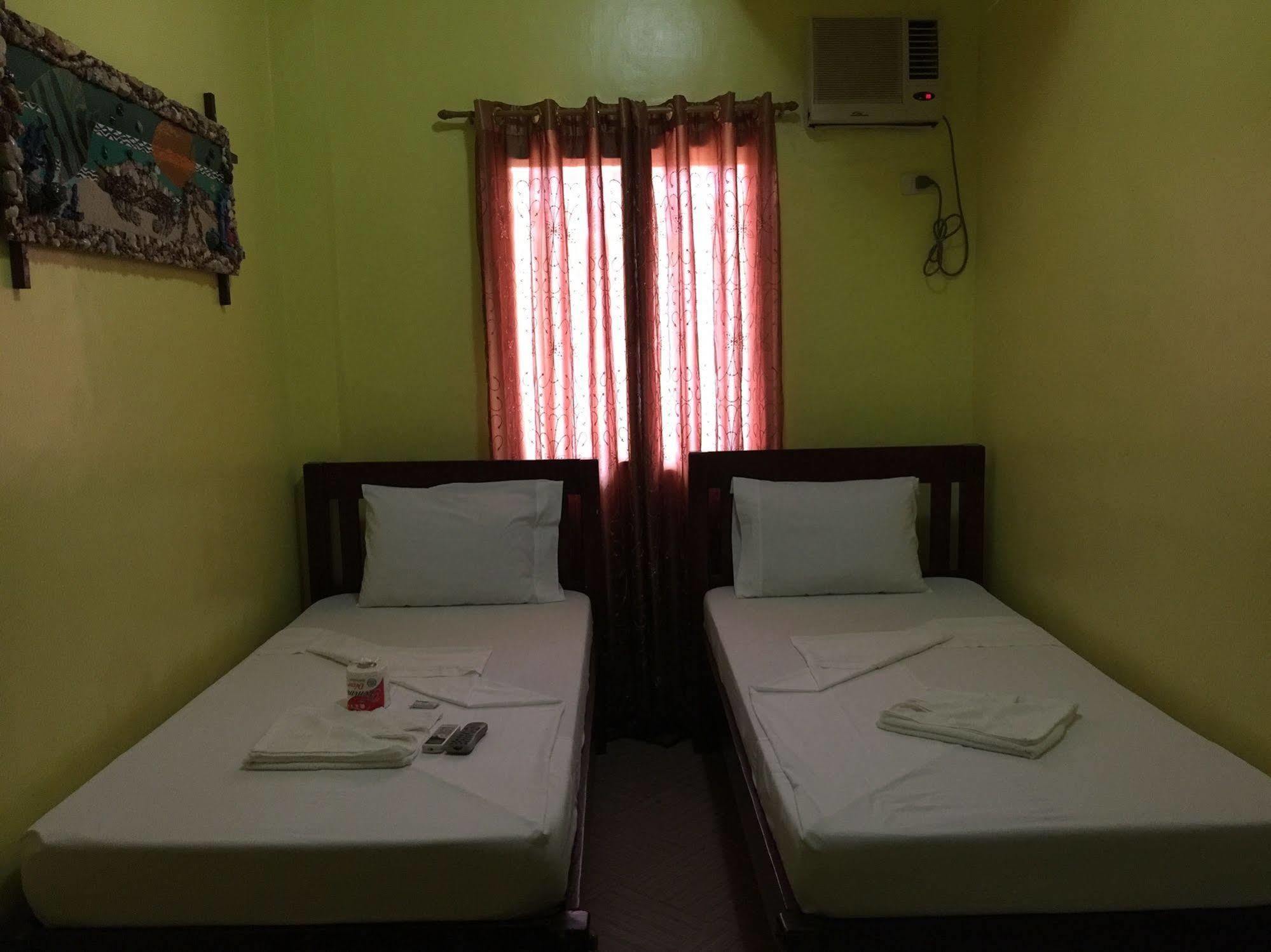 Luis Bay Travellers Lodge Coron Exteriör bild